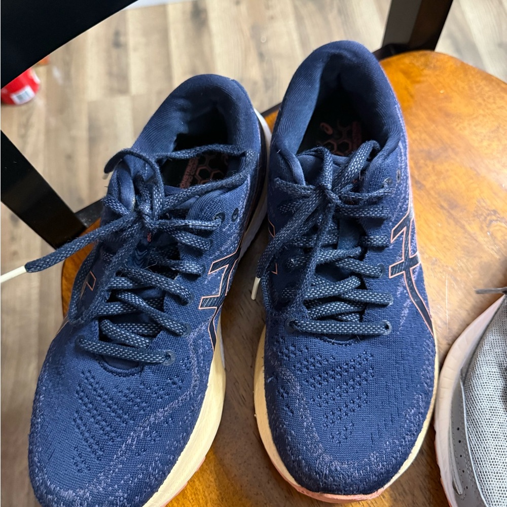 Asics Men's Navy Athletic Running Shoes with Cream Midsole and Pink Accent